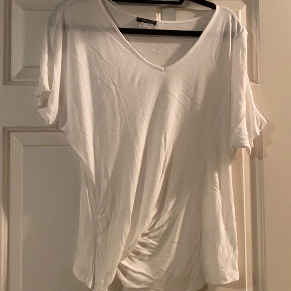 GUC M Venus side ruched white vneck tee